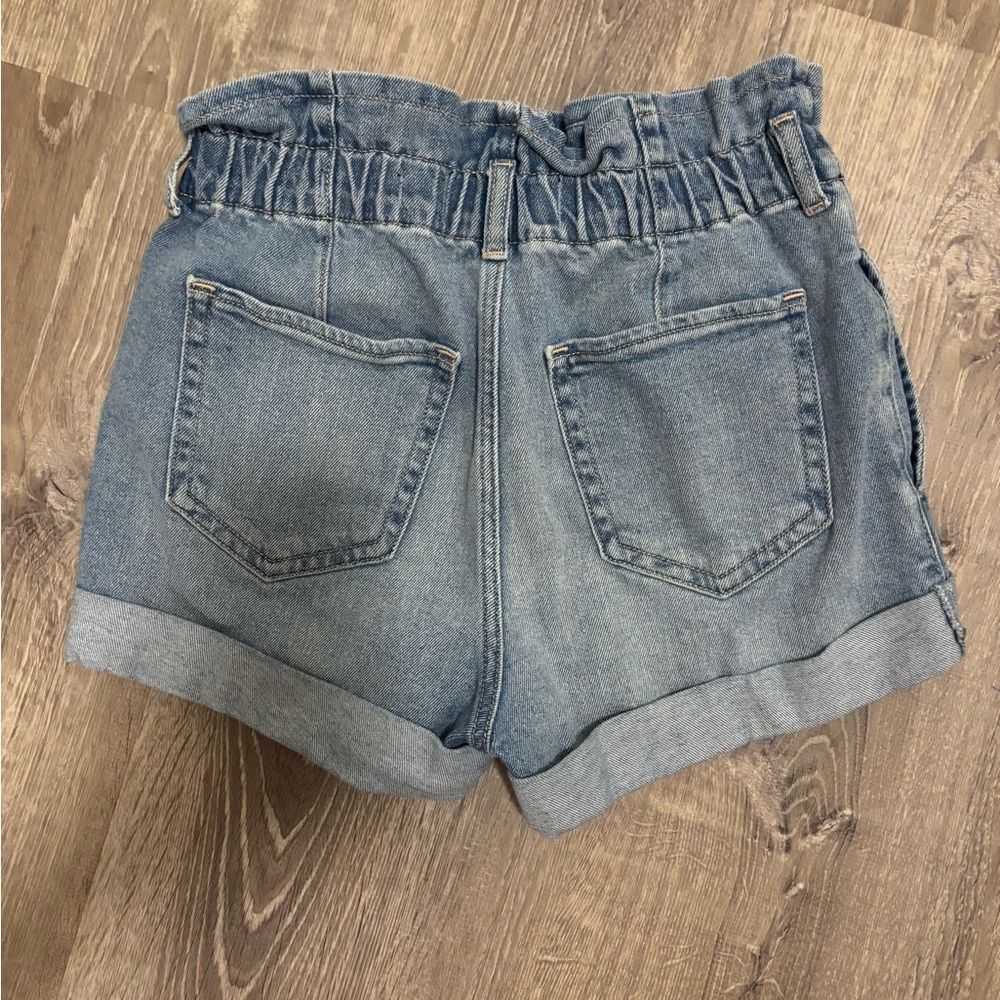 Hollister Ultra High Rise Mom Shorts‎ - Picture 2 of 3